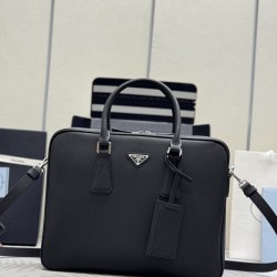 F850 Classic Briefcase Leather Shoulder Strap 2VE011 made of imported Saffiano leather Detachable adjustable cross grain shoulder strap Top brushed hardware Two-way zipper zipper closure to the end of the newest design Newly designed Prada logo lining Fou