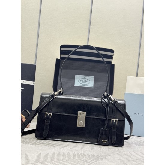 F78025SSpring and summer new pencil bag 1BN026 small arrived this leather handbag inspired by the quite formal briefcase texture delicate glossy with a new attitude to reinterpretation of the classic office style silhouette using delicate soft detailing f