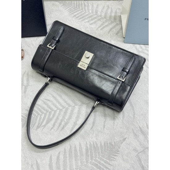 F78025SSpring and summer new pencil bag 1BN026 small arrived this leather handbag inspired by the quite formal briefcase texture delicate glossy with a new attitude to reinterpretation of the classic office style silhouette using delicate soft detailing f