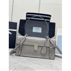 F78025SS spring and summer new purple gray pen holder bag 1BN026 small arrived this leather handbag inspired by the strong formal briefcase texture delicate glossy with a new attitude to reinterpretation of the classic office style silhouette using delica