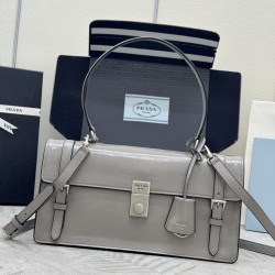 F78025SS spring and summer new purple gray pen holder bag 1BN026 small arrived this leather handbag inspired by the strong formal briefcase texture delicate glossy with a new attitude to reinterpretation of the classic office style silhouette using delica