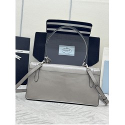 F78025SS spring and summer new purple gray pen holder bag 1BN026 small arrived this leather handbag inspired by the strong formal briefcase texture delicate glossy with a new attitude to reinterpretation of the classic office style silhouette using delica