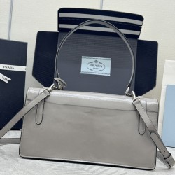 F78025SS spring and summer new purple gray pen holder bag 1BN026 small arrived this leather handbag inspired by the strong formal briefcase texture delicate glossy with a new attitude to reinterpretation of the classic office style silhouette using delica