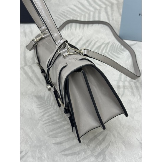 F78025SS spring and summer new purple gray pen holder bag 1BN026 small arrived this leather handbag inspired by the strong formal briefcase texture delicate glossy with a new attitude to reinterpretation of the classic office style silhouette using delica