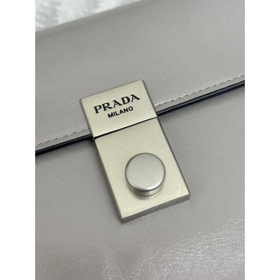 F78025SS spring and summer new purple gray pen holder bag 1BN026 small arrived this leather handbag inspired by the strong formal briefcase texture delicate glossy with a new attitude to reinterpretation of the classic office style silhouette using delica