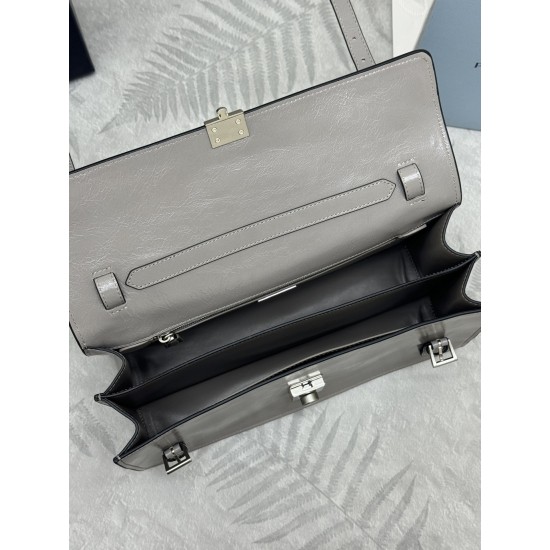 F78025SS spring and summer new purple gray pen holder bag 1BN026 small arrived this leather handbag inspired by the strong formal briefcase texture delicate glossy with a new attitude to reinterpretation of the classic office style silhouette using delica