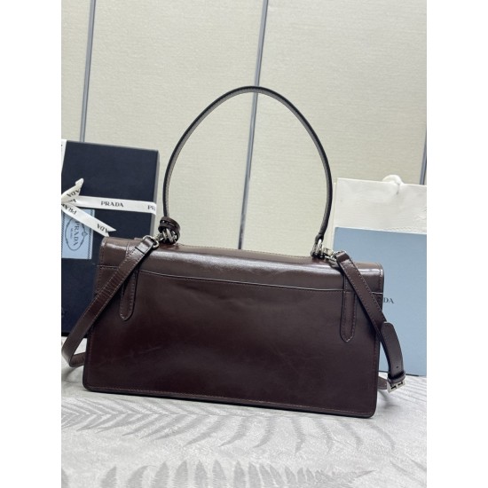 F78025SS spring and summer new dark coffee pencil bag 1BN026 small arrived this leather handbag inspired by the strong formal briefcase texture delicate glossy with a new attitude to re-interpretation of the classic office style silhouette using delicate 
