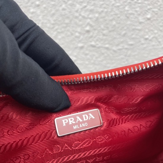 Batch P260 with box Prada new nylon Hobo hand-carrying armpit bag net red sister group crazy grass and popular in the fashion circle hobo out of the new this Hobo bag design is fantastic a bag of three waist bag slanting crossbody single crossbody handle 
