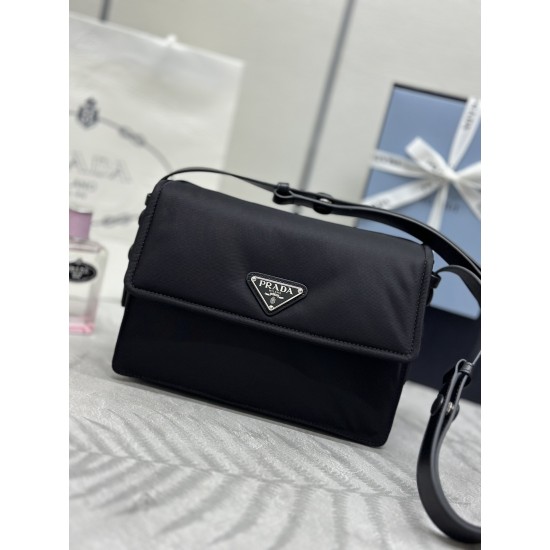 F470 with counter counterpartFully packaged and exclusively made to orderSpring 2022New mini cini messenger bag1BD313The concept of mix and match runs through Prada's narrative languageThe creative design of this flap shoulder bag has been reinterpreted w