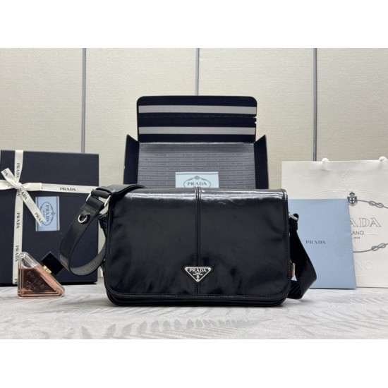 F680 with counter counter version of the full set of packaging exclusive customized new waxy leather 2VD073 messenger bag this shoulder bag selection of soft and shiny waxy leather carefully crafted unique streamlined silhouette decorated with a unique tr