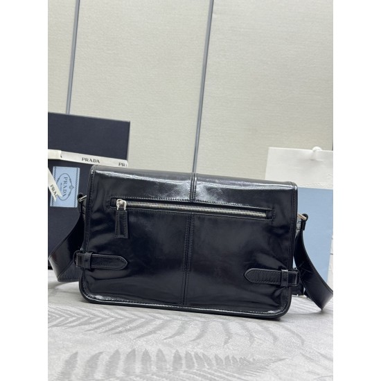 F680 with counter counter version of the full set of packaging exclusive customized new waxy leather 2VD073 messenger bag this shoulder bag selection of soft and shiny waxy leather carefully crafted unique streamlined silhouette decorated with a unique tr