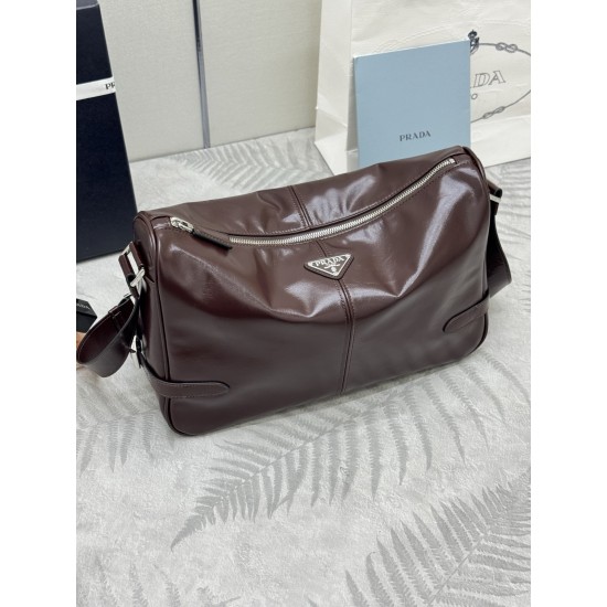 F740 with a full set of counter packaging exclusive customized new waxy leather 2VH187 messenger bag dark coffee This shoulder bag is made of soft and shiny waxy leather carefully crafted smooth and simple silhouette with exquisite details decorated with 