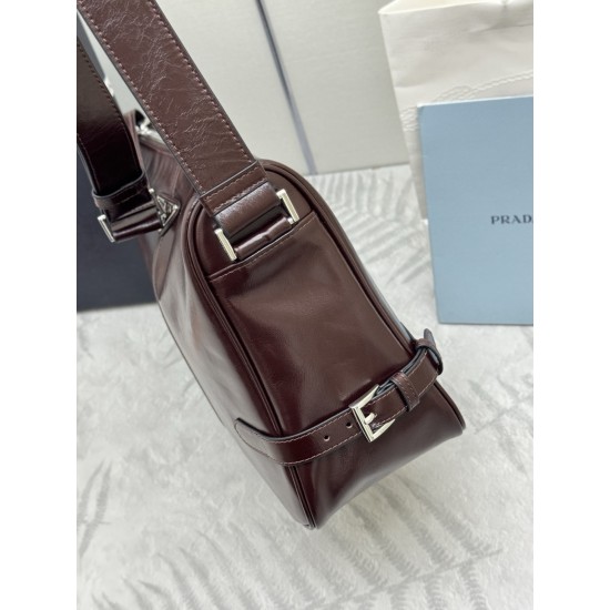 F740 with a full set of counter packaging exclusive customized new waxy leather 2VH187 messenger bag dark coffee This shoulder bag is made of soft and shiny waxy leather carefully crafted smooth and simple silhouette with exquisite details decorated with 
