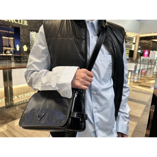 New messenger bag on the body