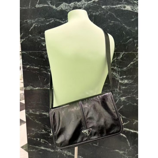 New messenger bag on the body