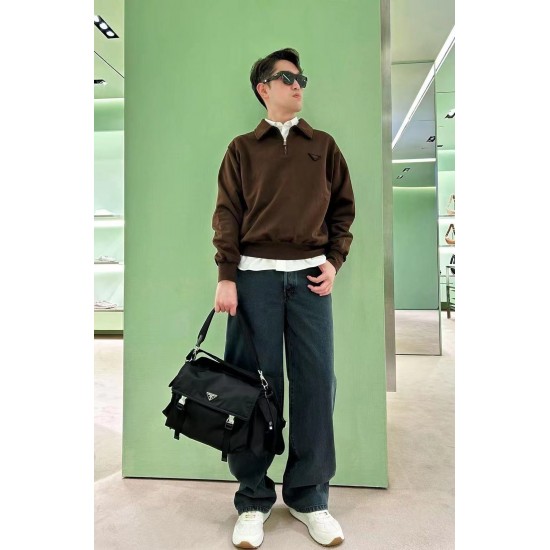 New messenger bag black on the body picture