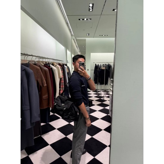 New messenger bag black on the body picture