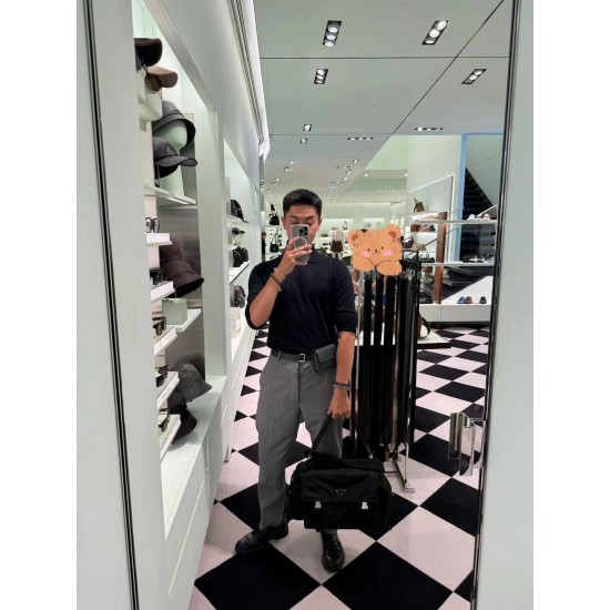 New messenger bag black on the body picture