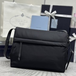 F600 with counter counter version of the full set of packaging exclusive custom cini large messenger bag 1BD256 this shoulder bag甄 unique lined nylon and handmade diamond lattice to create and equipped with fabric shoulder straps and back pockets metal fi