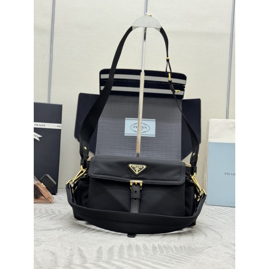 F490 with counter counter version of the full set of packaging exclusive customized new small messenger bag 1BD394 small this handbag is a perfect blend of sophistication and functionality made of recycled nylon with a soft silhouette with multiple pocket