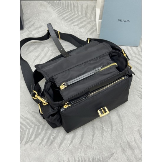 F490 with counter counter version of the full set of packaging exclusive customized new small messenger bag 1BD394 small this handbag is a perfect blend of sophistication and functionality made of recycled nylon with a soft silhouette with multiple pocket