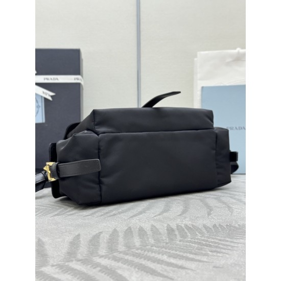 F490 with counter counter version of the full set of packaging exclusive customized new small messenger bag 1BD394 small this handbag is a perfect blend of sophistication and functionality made of recycled nylon with a soft silhouette with multiple pocket