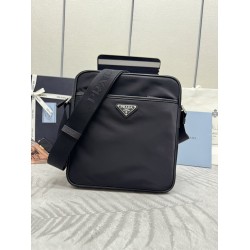 2VH002 Messenger Bag arrives!