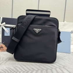 2VH002 Messenger Bag arrives!