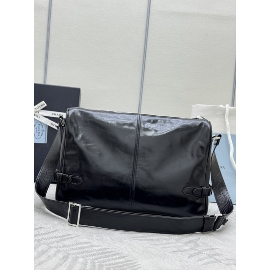 F740 with a full set of counter packaging exclusive customized new waxy leather 2VH187 messenger bag This shoulder bag is made of soft and shiny waxy leather carefully crafted smooth and simple silhouette with exquisite details decorated with a unique tri