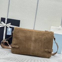 F620 new messenger bag 2VH187 leather frosted leather this shoulder bag imported leather carefully crafted smooth simple silhouette with exquisite details decorated with a unique triangular logo fashionable versatile adjustable leather shoulder strap is a