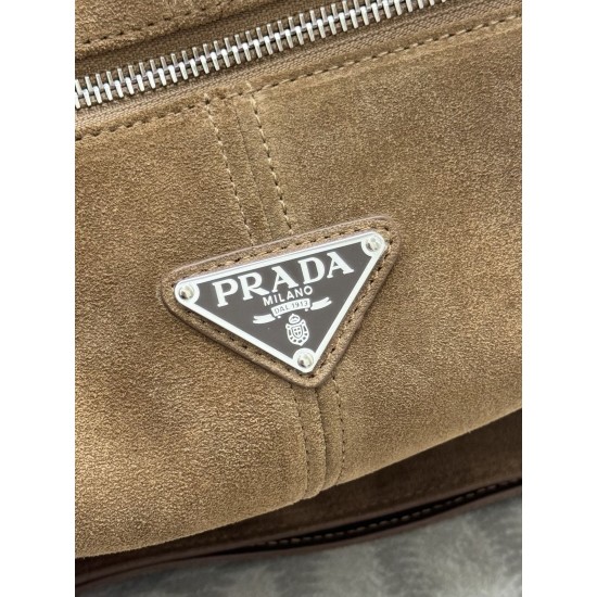 F620 new messenger bag 2VH187 leather frosted leather this shoulder bag imported leather carefully crafted smooth simple silhouette with exquisite details decorated with a unique triangular logo fashionable versatile adjustable leather shoulder strap is a