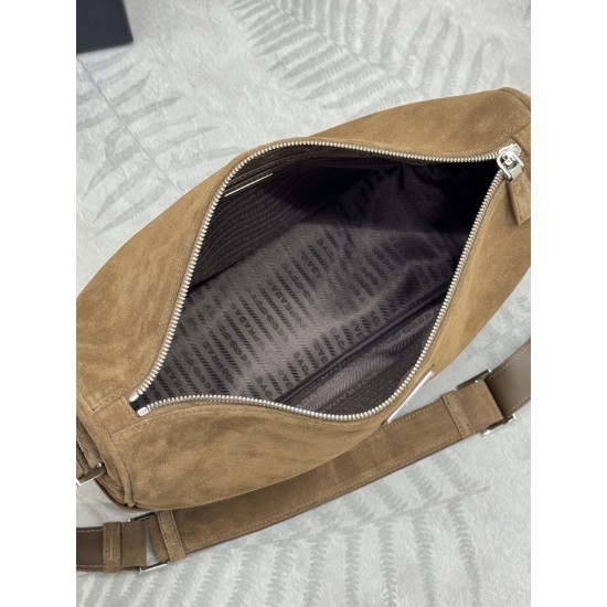 F620 new messenger bag 2VH187 leather frosted leather this shoulder bag imported leather carefully crafted smooth simple silhouette with exquisite details decorated with a unique triangular logo fashionable versatile adjustable leather shoulder strap is a