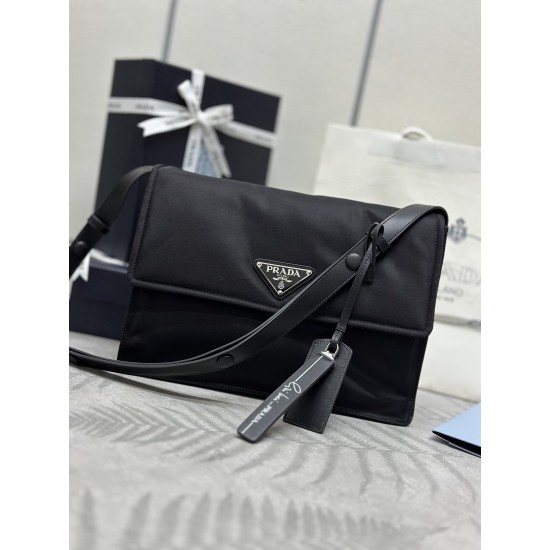 F570 with a full set of the version of the counter packaging exclusive custom pop cini messenger bag medium 1bd255 this shoulder bag Yen unique lined nylon build and equipped with leather straps and back pockets metal fittings to give a touch of bright co