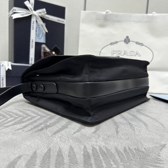 F570 with a full set of the version of the counter packaging exclusive custom pop cini messenger bag medium 1bd255 this shoulder bag Yen unique lined nylon build and equipped with leather straps and back pockets metal fittings to give a touch of bright co