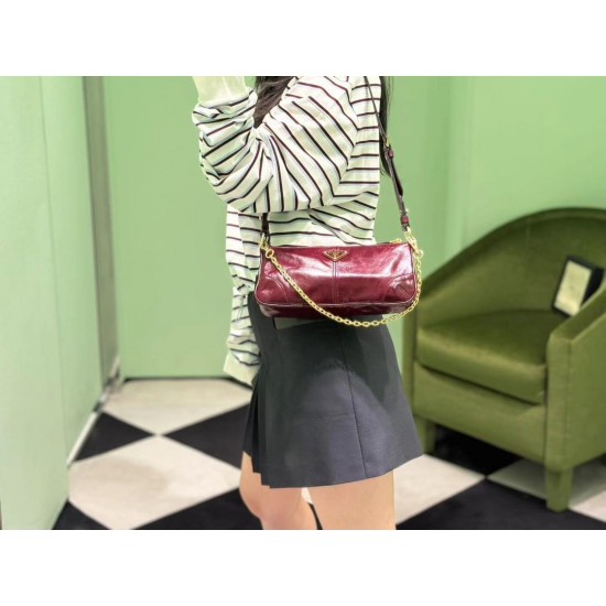 1BC221 Burgundy Waxed Leather Chain Crossbody Bag