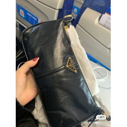 1BC221 New 3-in-1 oil waxed leather available for pre-order