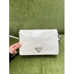 1BD082 Oil Wax Leather White Coming Soon