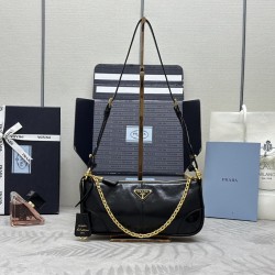F550 with Counterfeit Full PackagingExclusive New 1BC221 Oil Waxed Leather Chain Shoulder BagThis shoulder bag brings together classic Prad design elements to create a sophisticated and versatile silhouette that bridges the gap between classic and contemp