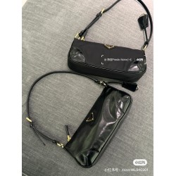 1BC201 Oily Waxed Leather VS Polished Leather with Cloth