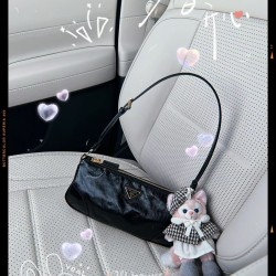 Love the vintage feel of the oily waxed leather westernized baguettes!