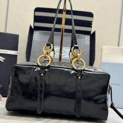 F660 with the counter version of the full set of packaging exclusive custom 2025 new oil waxed leather 1BB138 large this shoulder bag with soft oil waxed leather new interpretation of the design of retro metal hardware and collectible elements of the zipp