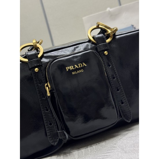 F660 with the counter version of the full set of packaging exclusive custom 2025 new oil waxed leather 1BB138 large this shoulder bag with soft oil waxed leather new interpretation of the design of retro metal hardware and collectible elements of the zipp