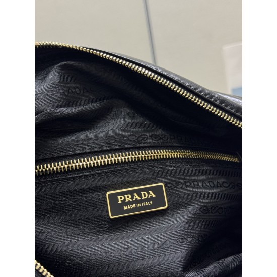 F660 with the counter version of the full set of packaging exclusive custom 2025 new oil waxed leather 1BB138 large this shoulder bag with soft oil waxed leather new interpretation of the design of retro metal hardware and collectible elements of the zipp