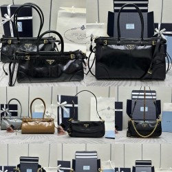 Fire models oil waxed leather series style collection 1BA426 small long handle short handle 1BA433 medium 1BC201 armpit bag 1BC221 crossbody chain bag 1BH204 three in one wide shoulder strap 1BH204 three in one cowhide thin shoulder strap 1BH215 no handle