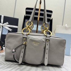 F660 with the counter version of the full set of packaging exclusive custom 2025 new oil wax leather 1BB138 large this shoulder bag with soft oil wax leather new interpretation of the design of retro metal hardware and collectible elements zipper pocket h