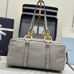 F660 with the counter version of the full set of packaging exclusive custom 2025 new oil wax leather 1BB138 large this shoulder bag with soft oil wax leather new interpretation of the design of retro metal hardware and collectible elements zipper pocket h