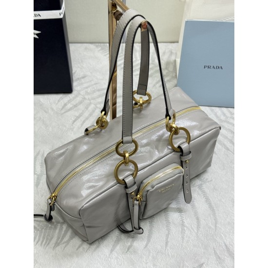 F660 with the counter version of the full set of packaging exclusive custom 2025 new oil wax leather 1BB138 large this shoulder bag with soft oil wax leather new interpretation of the design of retro metal hardware and collectible elements zipper pocket h