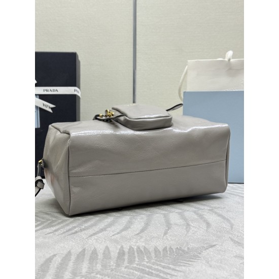 F660 with the counter version of the full set of packaging exclusive custom 2025 new oil wax leather 1BB138 large this shoulder bag with soft oil wax leather new interpretation of the design of retro metal hardware and collectible elements zipper pocket h