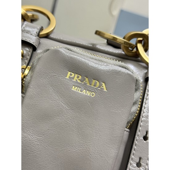 F660 with the counter version of the full set of packaging exclusive custom 2025 new oil wax leather 1BB138 large this shoulder bag with soft oil wax leather new interpretation of the design of retro metal hardware and collectible elements zipper pocket h