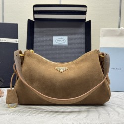 F650 with counter to the version of the full set of packaging exclusive customized new suede Aimee underarm bag 1BC229 small suede this leather Hobo underarm bag design temperament simple imported suede brushed leather front metal triangular enamel logo w